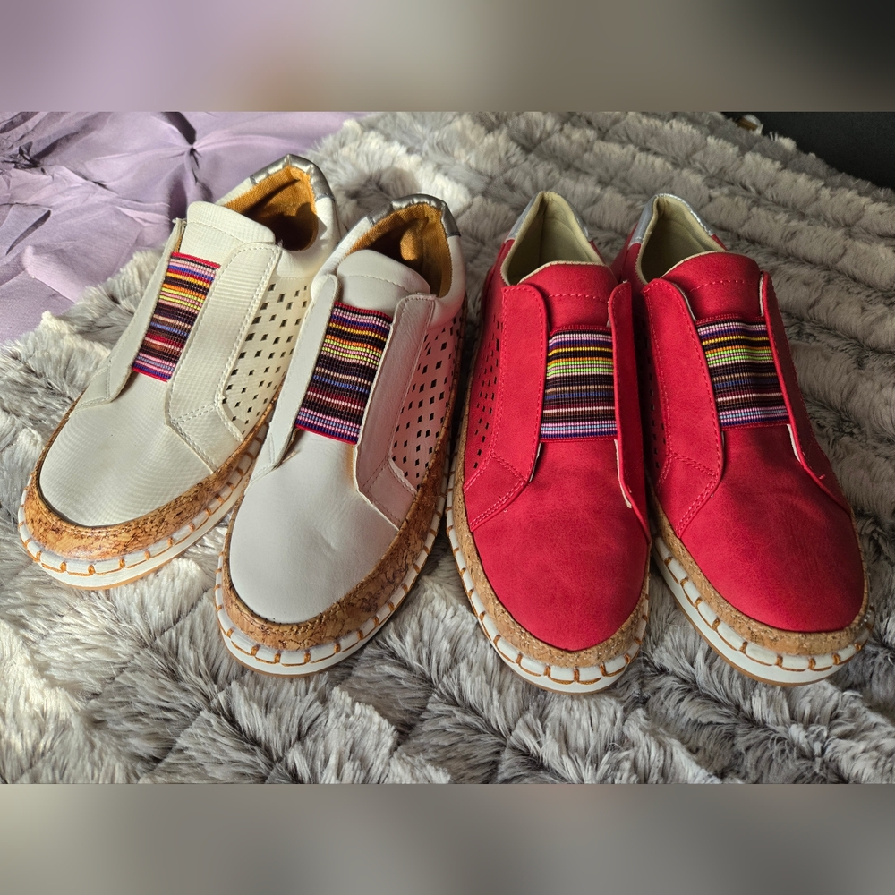 2 pairs of casual walking shoes